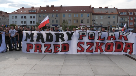 Łomża w cieniu paktu migracyjnego. Protest na Starym Rynku - [VIDEO]