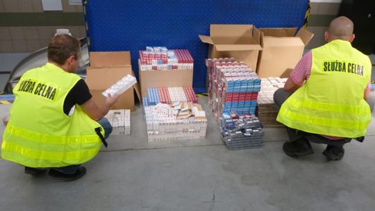 Łomżyńscy celnicy rozbili przemytniczą dziuplę