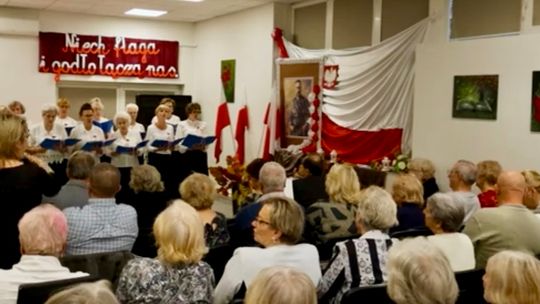 Łomżyńscy seniorzy dla Niepodległej - [VIDEO]