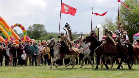 „Majówka u Stacha” – historia Kurpiów ożyła na leśnej polanie! -[VIDEO]
