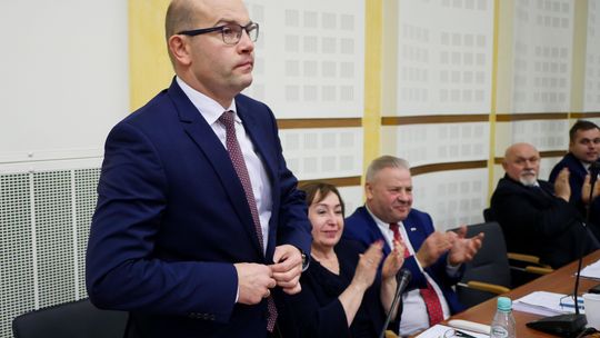 Marszałka wybrali, ale radni PiS w Sejmiku chcą wygrać jeszcze coś 