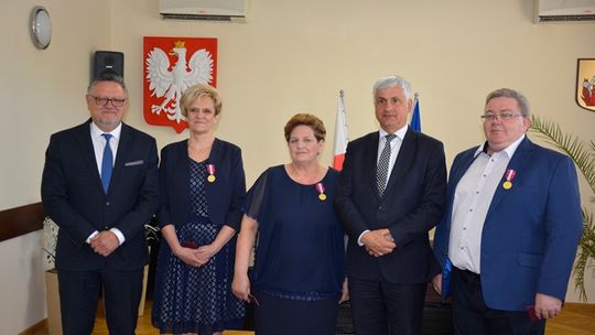 Medale za Długoletnią Służbę dla trzech osób w Kolnie