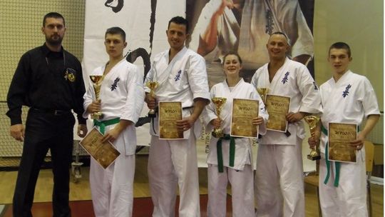 Medalowi zawodnicy Łomżyńskiego Klubu Karate