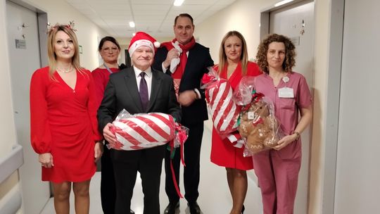 Mikołajki w Szpitalu Wojewódzkim w Łomży – radość najmłodszych pacjentów