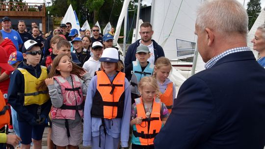 Młodzież pod żaglami na Jeziorze Rajgrodzkim - [VIDEO]