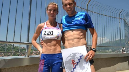 Na schodach jest najlepszy.