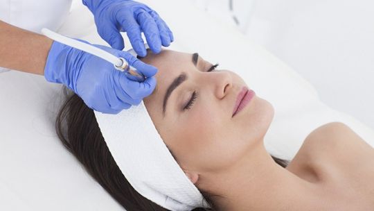 Najlepsze zabiegi po urlopie. Jak zadbać o skórę po lecie?