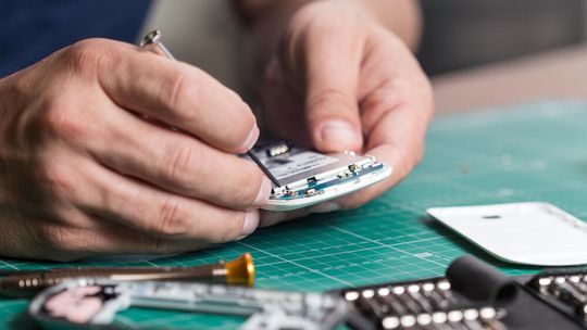 Naprawa Telefonu: Jak Uniknąć Katastrofy i Uratować Swój Ukochany Gadget!