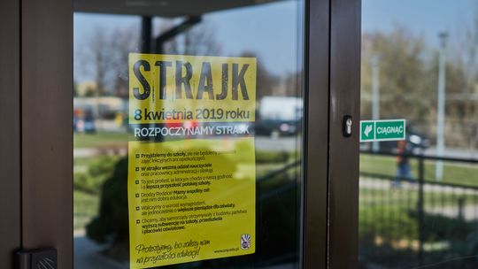 Nauczycielski protest ogarnął Łomżę  