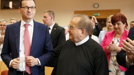 NIK w kancelarii premiera. Są nieprawidłowości: Polski Ład i o. Rydzyk