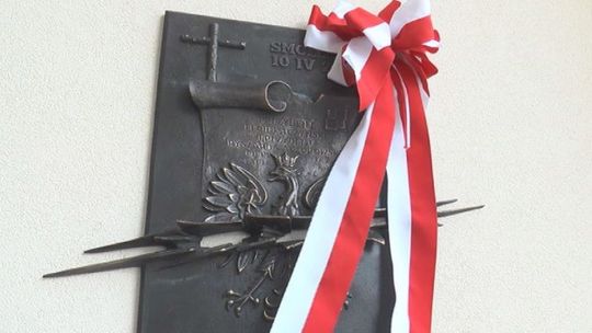 Odsłonięcie Tablicy Ofiar Katastrofy Smoleńskiej - VIDEO