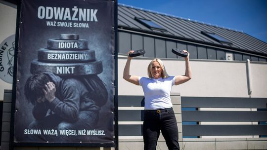 „Odważnik” przeciwko hejtowi. Łomżyńska położna przypomina, że słowa też mogą ranić