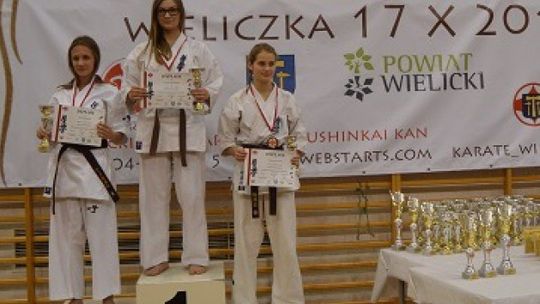 Ozłocona Klaudia i Łomżyński Klub Karate - FOTO