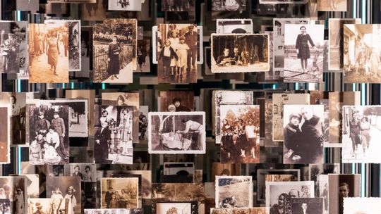 Pamięć, która nie milknie. Wystawa, którą się przeżywa, a nie tylko ogląda Pamięć, która nie milknie. Wystawa, którą się przeżywa, a nie tylko ogląda