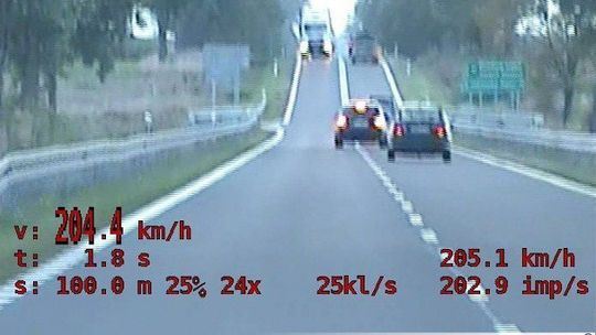 Pędził 230 km/h  i stracił prawo jazdy