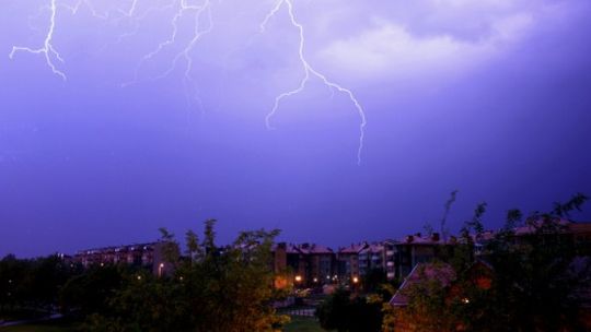 Piorun trafił w dom i spowodował pożar