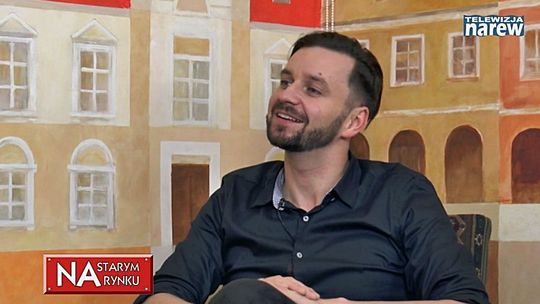 Piotr Domalewski i jego „Cicha Noc” wśród stada Orłów [VIDEO] 