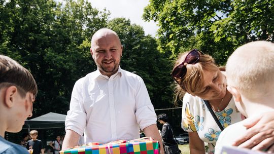 Pizza, prezenty i wspólna zabawa – Dzień Dziecka w placówkach opiekuńczo-wychowawczych