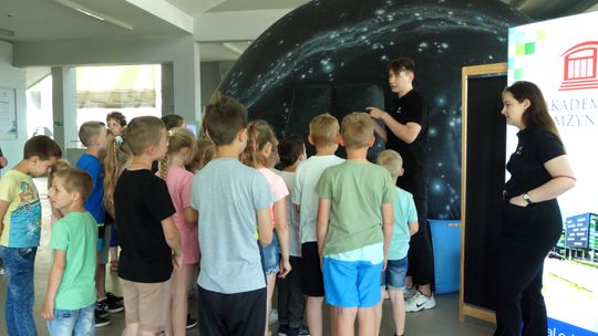 Mobilne planetarium Kopernika w Łomży [VIDEO]