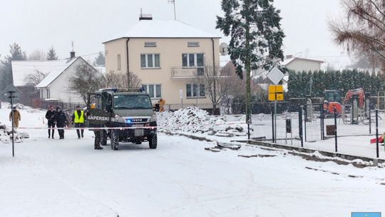 Pociski rakietowe w Nowogrodzie - saperzy, OSP i policja w akcji