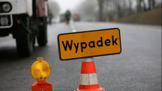 Podczas wyprzedzania zderzył się z autem jadącym z przeciwka