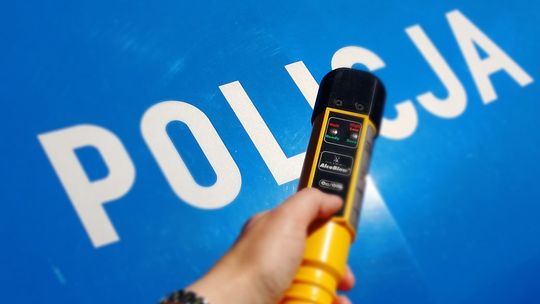 Policja zatrzymała nietrzeźwego 59-latka z zakazem prowadzenia pojazdów