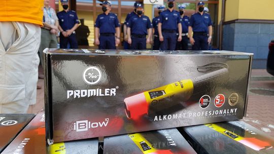 Policjanci dostali alkomaty Iblow [VIDEO i FOTO]