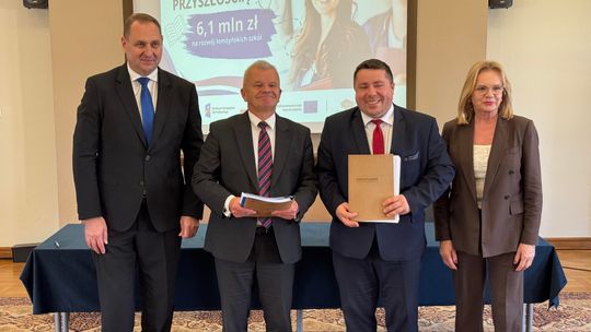 Ponad 6 milionów złotych dla łomżyńskich szkół. Rusza projekt „Edukacja przyszłością” - [VIDEO]