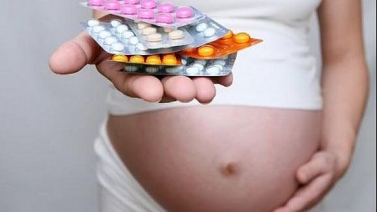 Poradnik przyszłej mamy: Leki w ciąży?