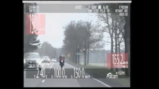 Pościg za motocyklistą w kamerze łomżyńskiej drogówki [VIDEO] 