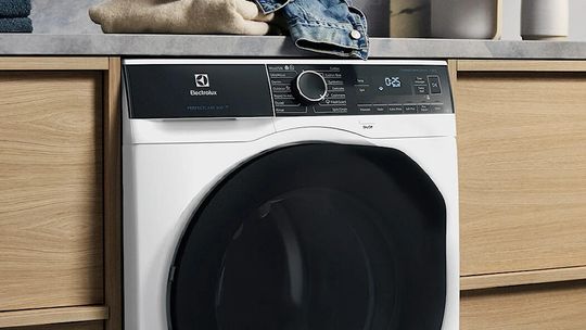 Pralka z suszarką: kompleksowe rozwiązanie dla Twojego domu