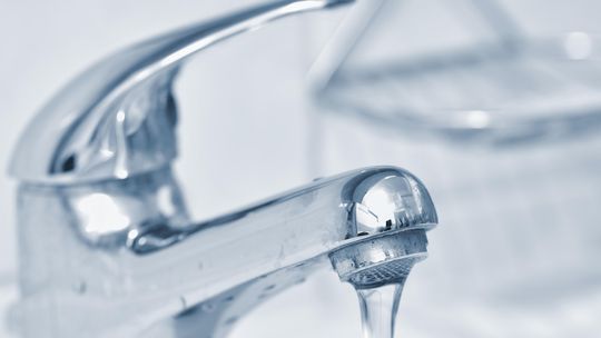 Problemy z jakością wody w Łomży – MPWiK wprowadza nowe środki zaradcze