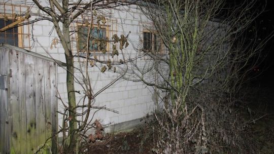 Próbowali wyburzyć ścianę i włamać się do sklepu