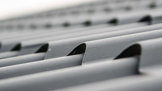 Profesjonalny demontaż i utylizacja eternitu: co warto o tym wiedzieć?