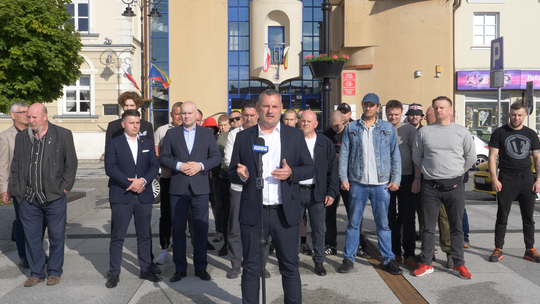 Przeciwnicy paktu migracyjnego zapowiadają pikietę na Starym Rynku w Łomży - [VIDEO]