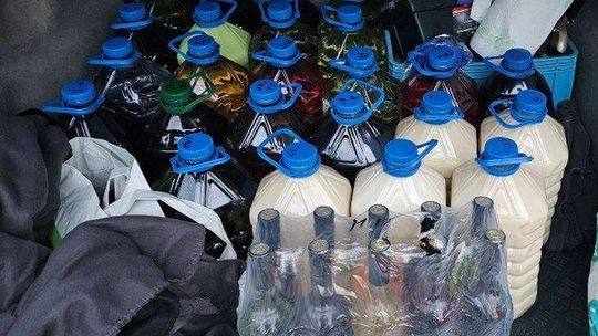 Przewoził 130 litrów bimbru. Wpadł podczas rutynowej kontroli drogowej w powiecie hajnowskim