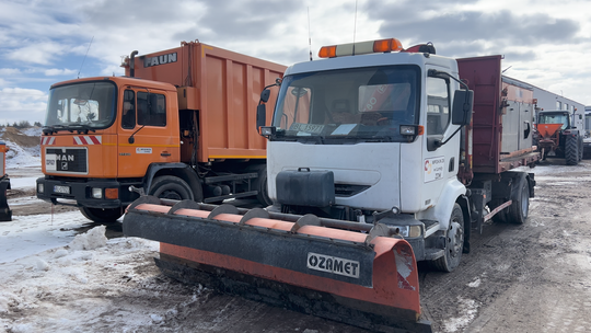 Rekordowa zima w Łomży. 1700 ton soli i tysiące kilometrów pracy - [VIDEO]