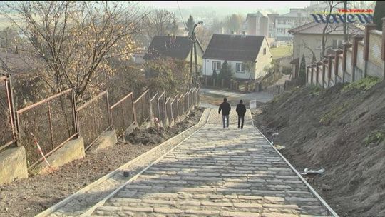 Remont kamiennych schodów na finiszu - VIDEO