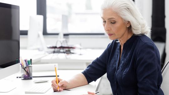 Renciści i wcześniejsi emeryci od czerwca będą mogli zarobić więcej