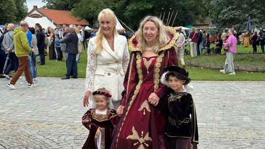 Renesans wyszedł z muzeum. Letnie starcie historii i współczesności w Ciechanowcu - [VIDEO]