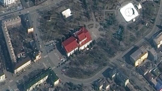 Rosjanie zbombardowali teatr w Mariupolu. Było w nim ponad tysiąc osób, w tym dzieci!