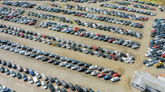 Samochód spod młotka – czy licytacje komornicze to sposób na wymarzone auto? Samochód spod młotka – czy licytacje komornicze to sposób na wymarzone auto?