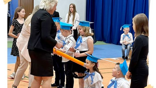 Ślubowanie w Szkole Podstawowej nr 2 w Łomży - [FOTO]