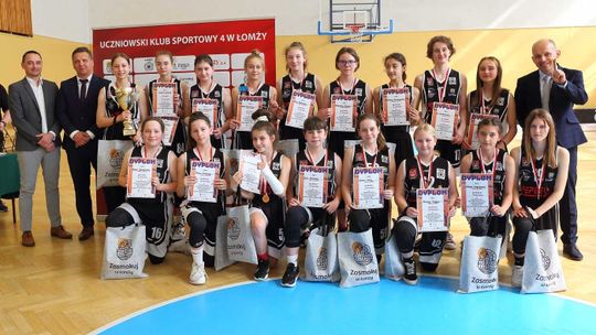 Spektakularne zwycięstwo koszykarek z UKS 4 Łomża i awans do Półfinału Młodzieżowych Mistrzostw Polski w kategorii U -13 dziewcząt [FOTO]