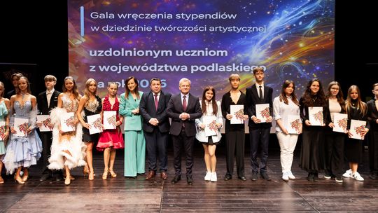 Stypendia dla młodych talentów wręczone w Łomży - [VIDEO]