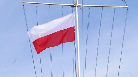 Święto Flagi w Łomży. Biało-czerwona zawisła nad bulwarami - [VIDEO]