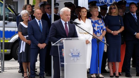 Święto Policji 2025 w Łomży. Defilada, odznaczenia i podziękowania dla funkcjonariuszy - [VIDEO]