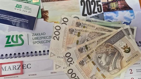 Terminarz wypłat zwaloryzowanych świadczeń z ZUS-u. Niektórzy emeryci i renciści otrzymają je wcześniej niż zazwyczaj