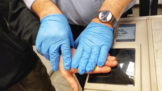 Tłumaczył, że nie miał za co jeść więc kradł… alkohol