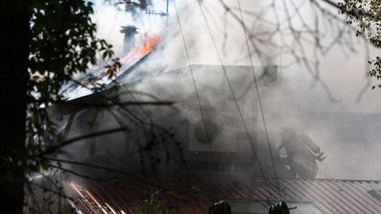 Tragedia w Jurkach. Spłonął drewniany dom [FOTO]